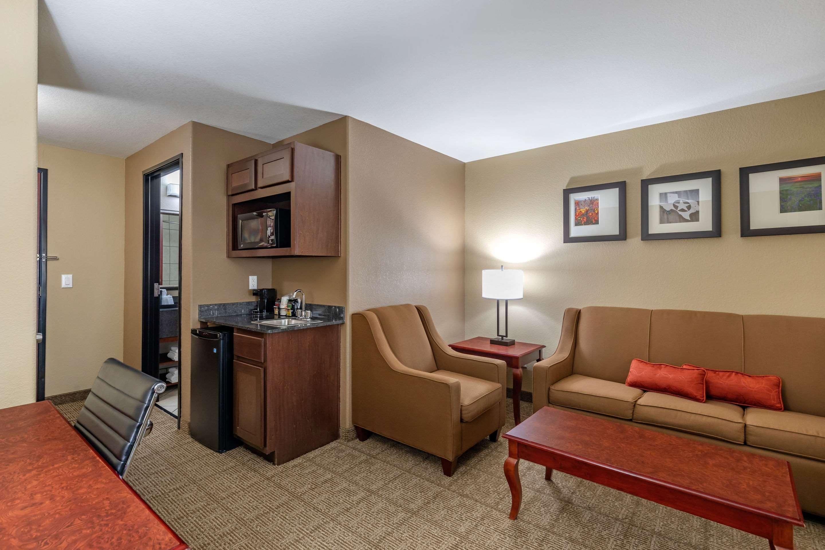Comfort Suites Ennis Zewnętrze zdjęcie