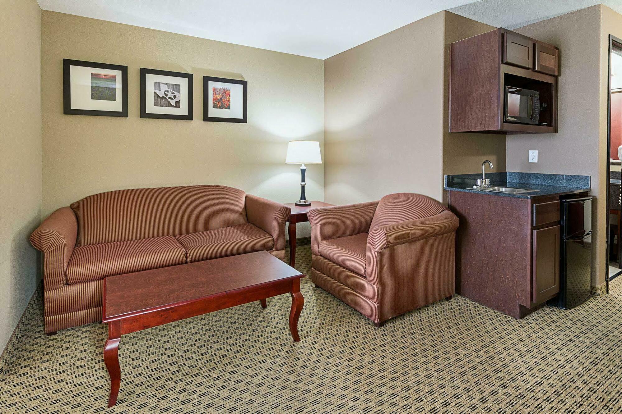 Comfort Suites Ennis Zewnętrze zdjęcie