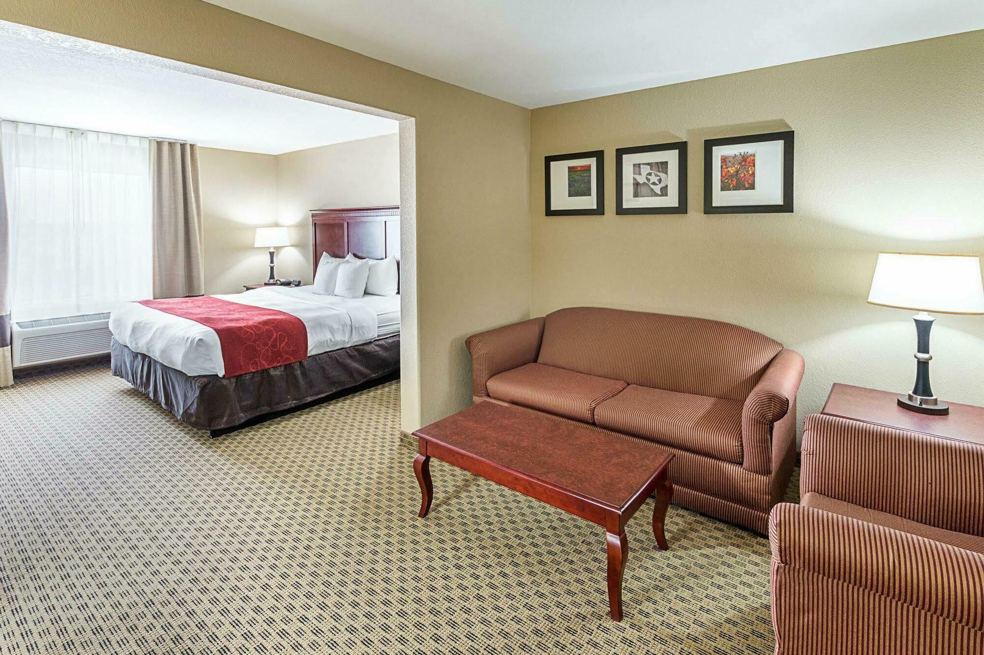Comfort Suites Ennis Zewnętrze zdjęcie