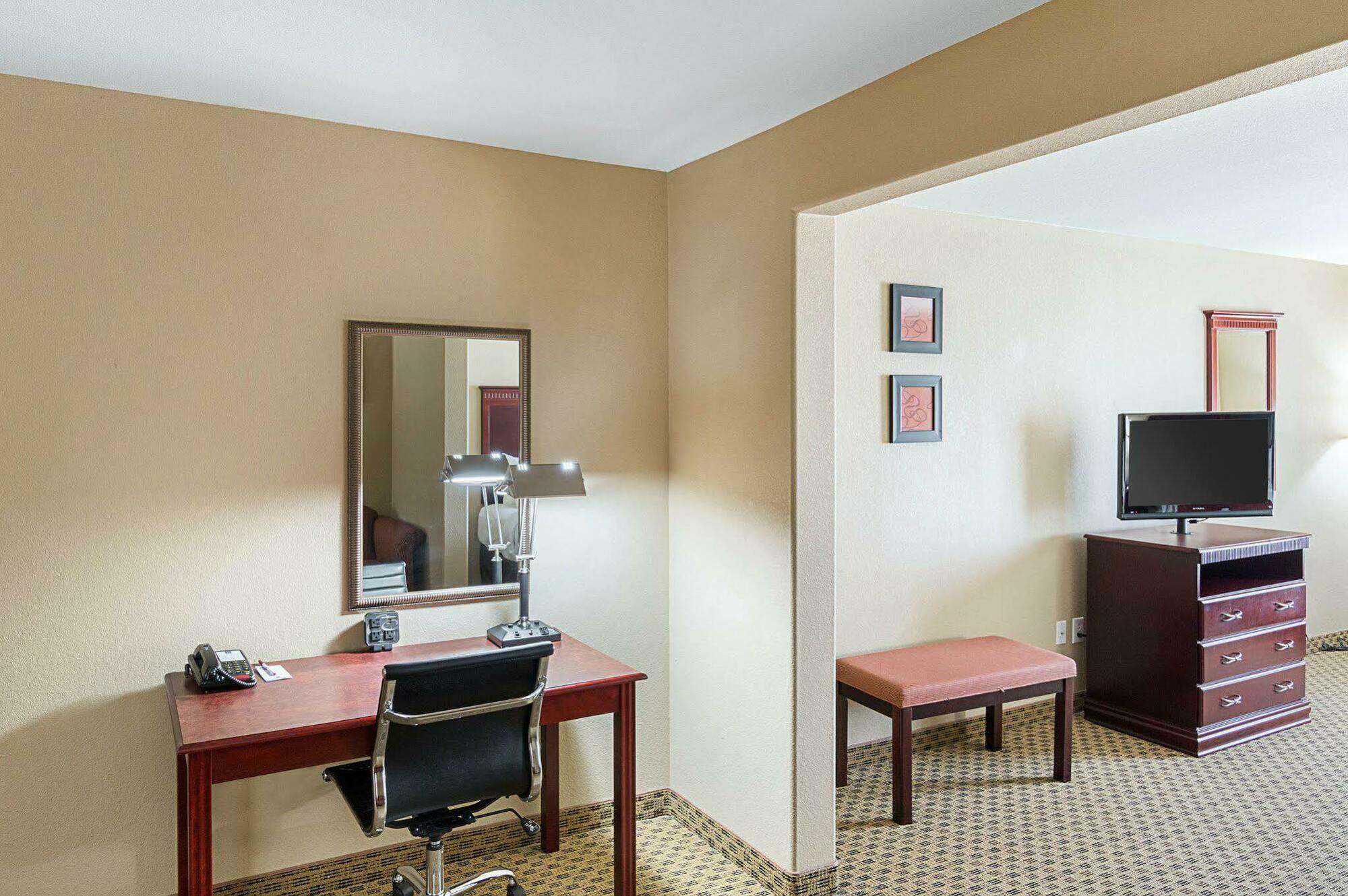 Comfort Suites Ennis Zewnętrze zdjęcie
