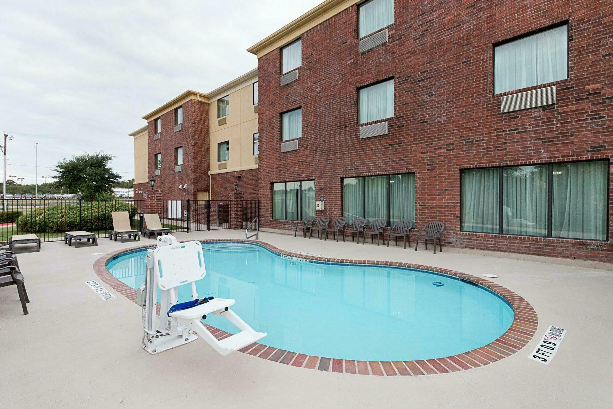 Comfort Suites Ennis Zewnętrze zdjęcie